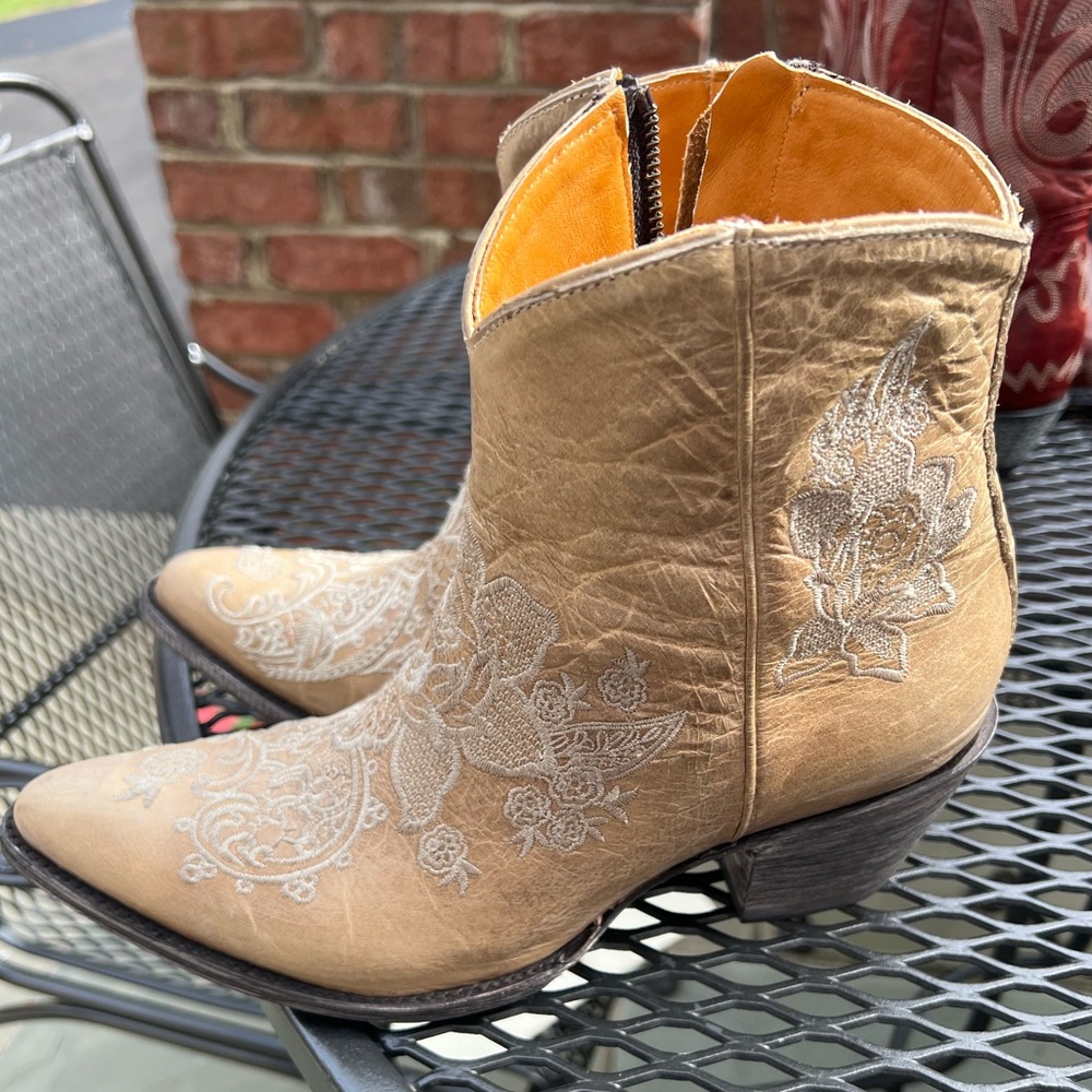 🔥Old Gringo Tan Embroidered VERY Distressed Ankle Boots, EUC, 9 (Actual Photos) - Picture 11 of 16